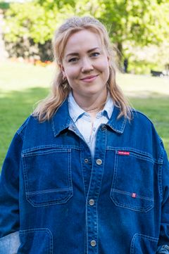 Svanhild Katrine Skrede, som jobber med medlemsrelasjoner i TONO, gleder seg over at norske låtskrivere hevder seg godt blant den mest spilte musikken på norsk radio i 2024.