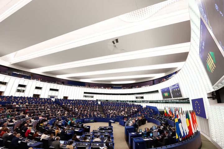 EU-parlamentet 10. mars 2026: Det ble flertall i EU-parlamentet for å be EU-kommisjonen utarbeide forslag til ny KI-lovgivning for å ivareta kunstnere.