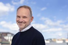 TONO lanserer TONO-prisen: – Vi skal hedre både de som skaper musikk og de som skaper verdi for musikken. Samtidig som vi løfter frem unge og lovende opphavere skal vi også hedre de som har satt dype spor etter seg i musikk-Norge. Alt dette skal vi favne om i TONO-prisen, hvor en allsidig bransjejury vil bidra til at dette blir en svært prestisjetung pris å motta i år og i årene fremover, sier adm.direktør Karl Vestli.