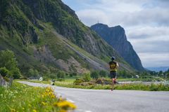 UNIKT: The Arctic Run går rundt Hadseløya og er verdens eneste maratonløp som går rundt en øy.