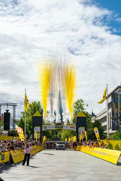 SPEKTAKULÆRT: Det ble en spektakulær start for de over 3600 rytterne i Trondheim.