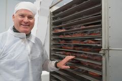 Teknisk direktør i IceFresh™  Anders Haugland har jobbet i over 20 år med innovasjon knyttet til utviklingen av optimal tineløsning og verdikjede for distribusjon av sjømat. Nå er han veldig mye på reise for å bygge opp tine-kapasitet rundt om i verden. Han ønsker at alle sjømatselskap skal se verdien av å bruke IceFresh™ sin tineteknologi