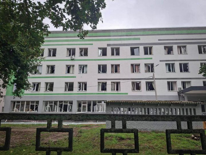 En barneklinikk i Kyiv ble skadet i de massive angrepene mot Kyiv natt til torsdag 31. juli.