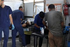 Leger Uten Grenser behandler pasienter som er skutt av israelske styrker da de prøvde å skaffe mat ved GHFs matutdelingssteder.