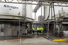 VERNERUNDE: Komplekse tekniske serviceoppdrag går hånd i hånd med riktige sikkerhetstiltak. Vernerunden fortsetter.