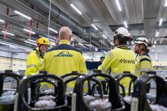 DRØFTER: Vernerunde-gjengen i gang med å drøfte sine funn.