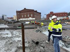 Rasmus Larsen, avdelingsleder for Bravidas VVS Prosjekt-avdeling i Telemark, gir prosjektet tommel opp.