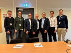 Fra venstre: Lars Oma (prosjektleder i Nye Aker prosjektet), Håvard Kristiansen (områdeleder IKT i Nye Aker-prosjektet), Arild Hansen (serviceleder, fire & Security i Bravida), Karl Otto Jansen (prosjektdirektør for Nye Aker i Helse Sør-Øst/Sykehusbygg), Tore Bakke (administrerende direktør, Bravida Norge), Andreas Fagerhaug (prosjektleder, fire & Security i Bravida) og Lasse Fjærestrand (seksjonssjef, fire & Security Bravida ).