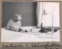 Maja Melandsø ved tegnebordet, 1960.