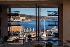 Arkitektkontoret Kari Nissen Brodtkorb AS, Leiligheter og næringslokale, Stranden, Oslo, oppført i 1990.