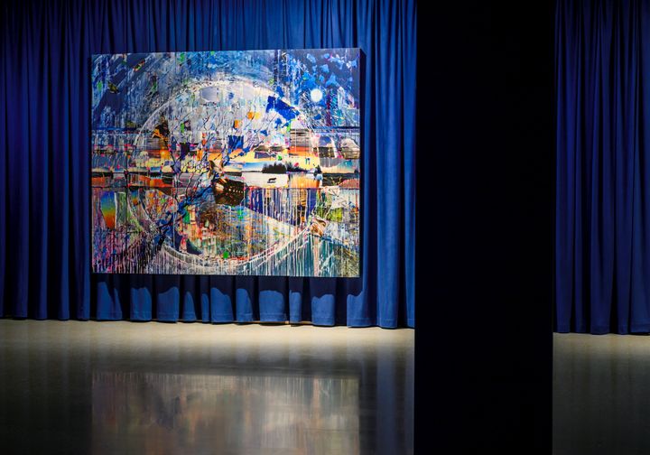 Foto av Sarah Sze sitt verk «Night Flight» fra 2024, i Søylerommet.