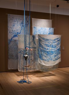 Alize Zorlutunas «Vi som har kjent mange kyster» (2024) i Nasjonalmuseets utstilling «Skeive ornamenter»