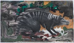 Tegning av et ulvelignende dyr i gråtoner med striper over ryggen og den lange halen. Delvis åpen, snerrende munn. Bakgrunnen i grått, sort, og et fargefelt i grønt, brunt og rødt.