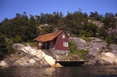 Hytte på Fjelldalsøy ved Lillesand, tegnet av Wenche og Jens Selmer.