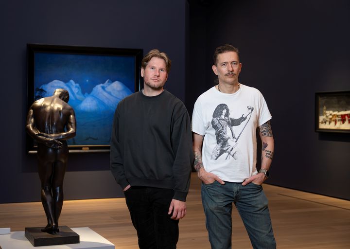 Podkastduoen Alexander Sandtorv og Kristopher Schau vil senke terskelen for å snakke om kunst.