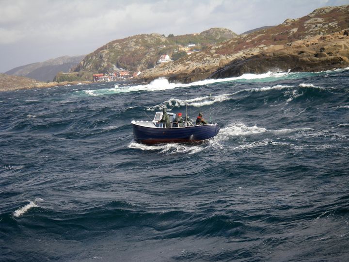 Fisketurister i sterk kuling