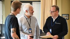 Sjøfartsdirektoratets øvingsledere, Harald Schnell og Knut Gjærde, sammen med sjøfartsdirektør Alf Tore Sørheim.