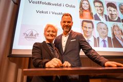 Fylkesordfører Anne Strømøy og prosjektleder Christian Jahren på Vestfoldkveld i Oslo