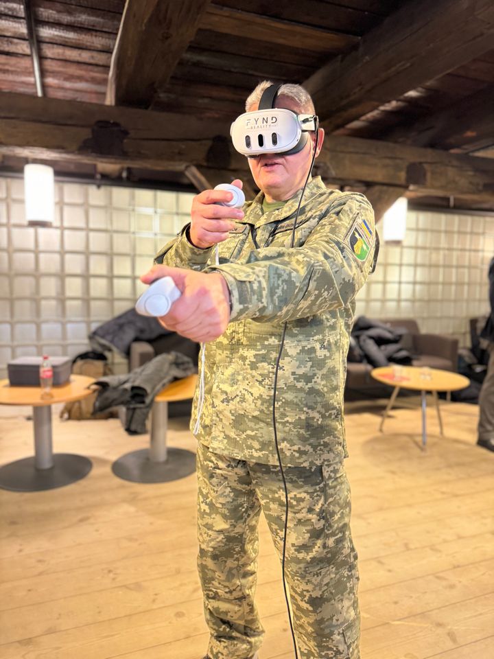Ukrainsk general utfører prosedyrer på Leopard 2A4 i VR.
