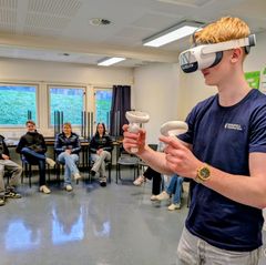 DEMO: Elev Olve viser hvordan man går i gang med VR.