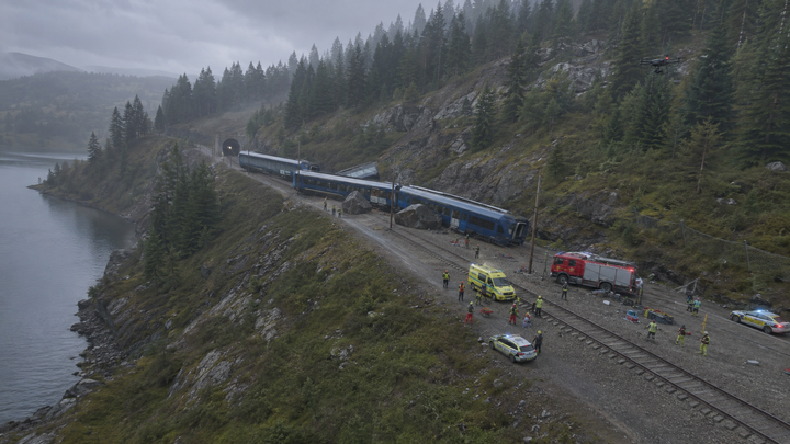 I virtuell virkelighet får nødetatene øve på å ta riktige og raske beslutninger under svært krevende omstendigheter, som denne simulerte togkatastrofen i vanskelig terreng.