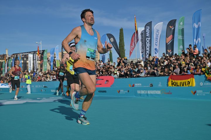 Nils Ingar Aadne debuterte med en meget sterk tid i Valencia maraton søndag