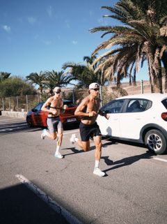 Treningsinfluenser Iver Anton Kronstad er nytt ansikt for HOKA i Norge.