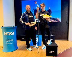 Hockeyheltene Patrick Thoresen (t.v.) og Håvard Salsten (t.h) er sentrakle aktører i avtalen mellom HOKA og den svenske storklubben Djurgården.