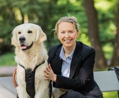 Camilla Stenseng, administrerende direktør i Agria og hunden Felix