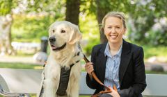 Camilla Stenseng, administrerende direktør i Agria og hunden Felix