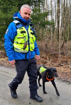 Jim Olav Hansen og redningshunden Taiga