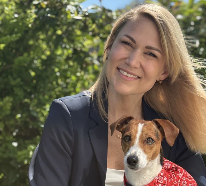Stine Kronback Arildslund og hund.