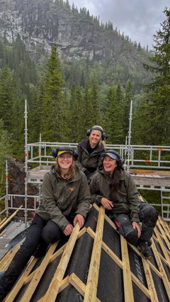 OssTRE - tre jenter, en hytte, fire uker.  Bettina, Katarina ønsker å gjennomføre drømmeprosjektet