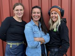 OssTRE - tre jenter, en hytte, fire uker. Bettina, Katarina og Maria ønsker å gjennomføre drømmeprosjektet, nemlig bygge en 30m2 hytte på fire uker.