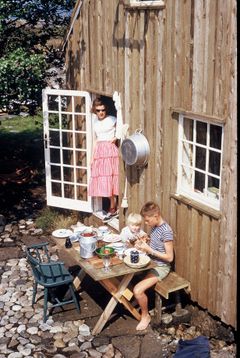 Private photo of The Selmer family on Beltesholmen (1957)