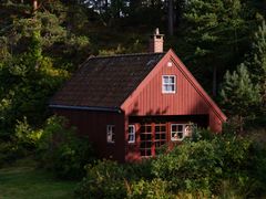 Cabin at Fjelldalsøy near Lillesand (1960), designed by Wenche and Jens Selmer.