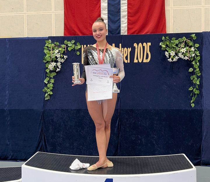 Josephine Juul Møller med kongepokalen