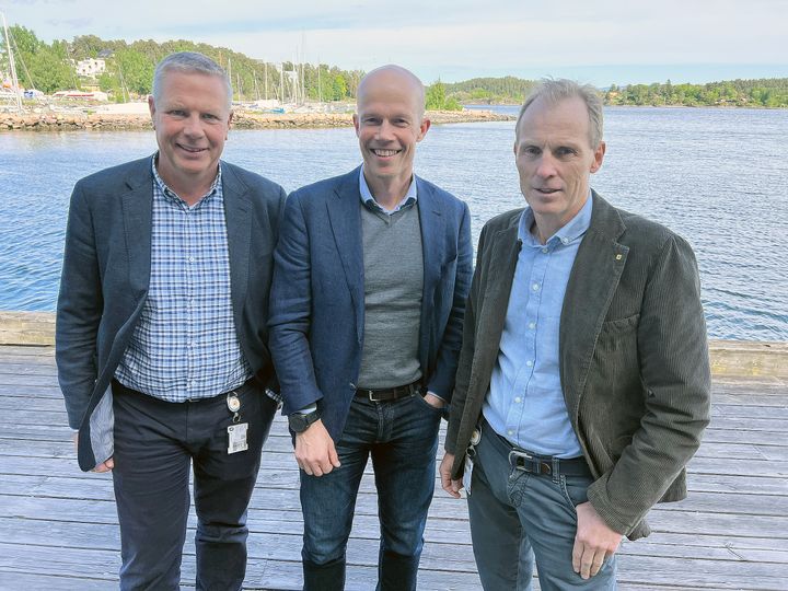 Asle Randen fra Backe Entreprenør, Odd-Erik Bunde fra BundeGruppen og Eirik Gjelsvik fra AS Backe er godt fornøyd med at BundeBygg blir en del av Backe Entreprenør.