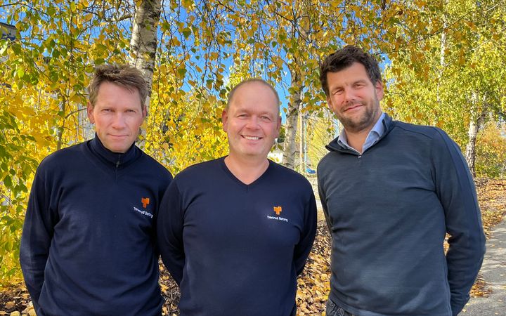 Lederskiftet i Tronrud Betong. Fra venstre avtroppende leder Bård Helge Tronrud, ny daglig leder Kjetil Wam og styreleder Stefan Konkoly-Thege