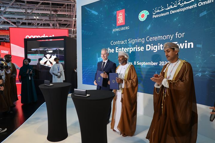 Signing of contract. From left: CEO Kongsberg Digital Shane McArdle and Farid Al Harthy, Executive Director, Business Support PDO.