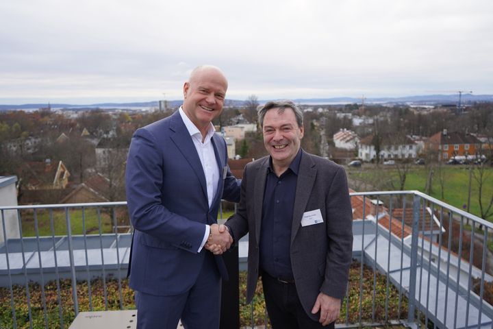 F.L: Anders Rønningen, Executive Vice President i Kongsberg Discovery, and Ralph William Bernstein, Senior Business Developer fra Sintef.