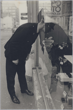 Øystein Kleiven - Innbrudd hos fotohandleren,1969. Fra utstillingen Foto 69