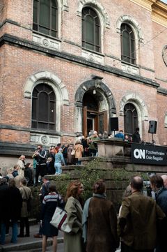 Kø på vei inn til åpningen av Oslo Negativ 2025