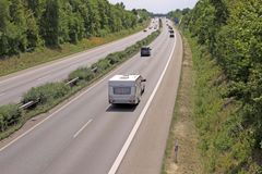 Tyske myndigheter krever at campingvogn eller tilhenger har gyldig ansvarsforsikring. Kan du ikke dokumentere det med grønt kort kan det føre til bøter, kjøreforbud – og i verste fall avbrutt ferie.