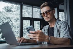 Med den nye funksjonen Stolen Device Protection fra Apple har det blitt betydelig tryggere å eie en iPhone.