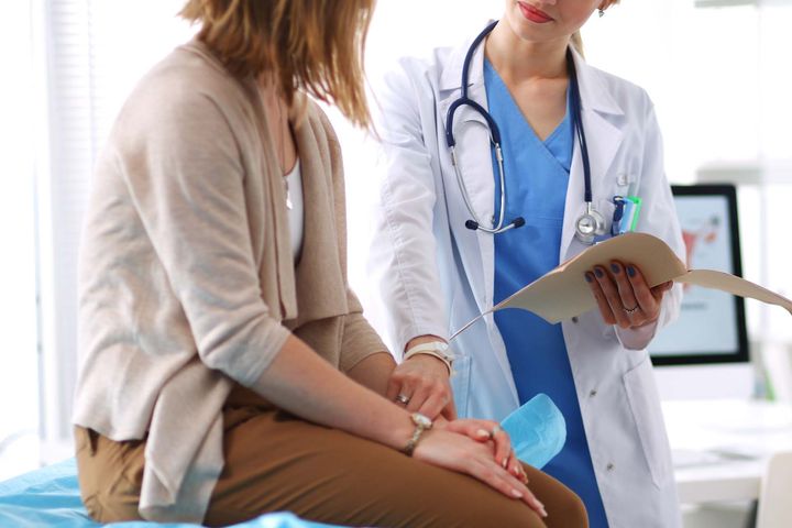 Tallene for Tryg viser at det er flere kvinner, 61 prosent, enn menn som har mottatt legehjelp i utlandet i årets vinterferie.