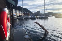 Vinterbad i Bergen i desember 2025.