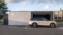 Kjøper du en NIO kan du bytte batteriet på kun tre minutter. Her fra batteribyttestasjonen på Furuset i Oslo.