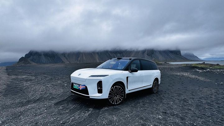 Haoran Zheng kjørte også innom Island. Her med sin NIO ES8. Denne bilen er Ikke blitt lansert i Norge enda