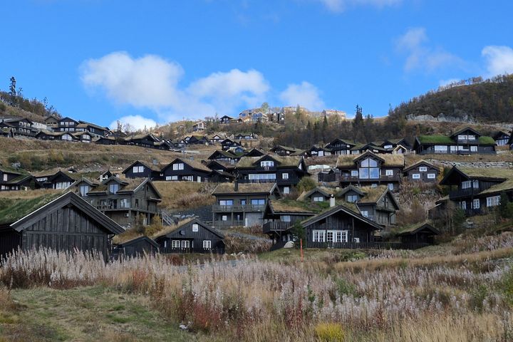 Endringer i bruk av areal, slik som nye veier, hyttebygging og industriområder, er en betydelig kilde til utslipp av klimagasser – tilsvarende 1,9 millioner tonn CO2-ekvivalenter hvert år. Her fra hyttefelt i Vinje kommune, Telemark.